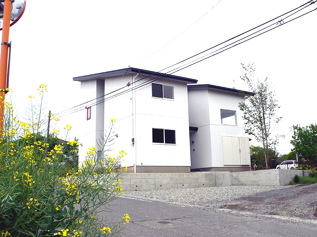 赤い窓の家、完成002