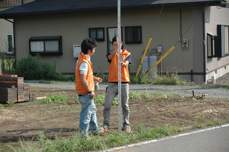 赤い窓の家、真剣003