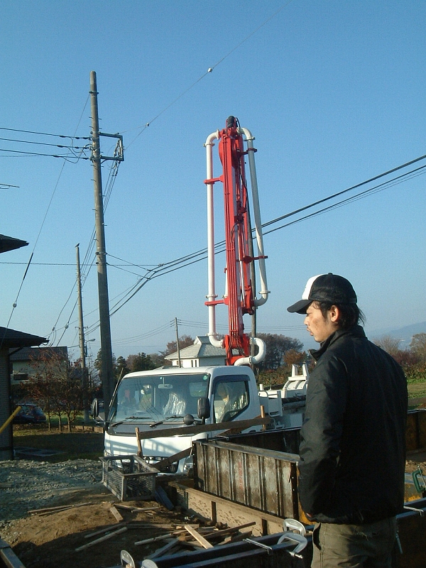 赤い窓の家、真剣024