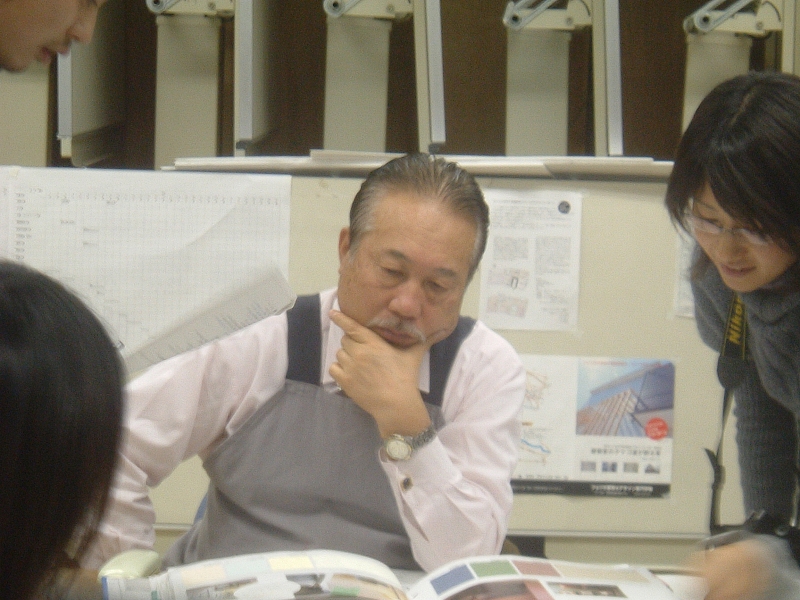 赤い窓の家、真剣033