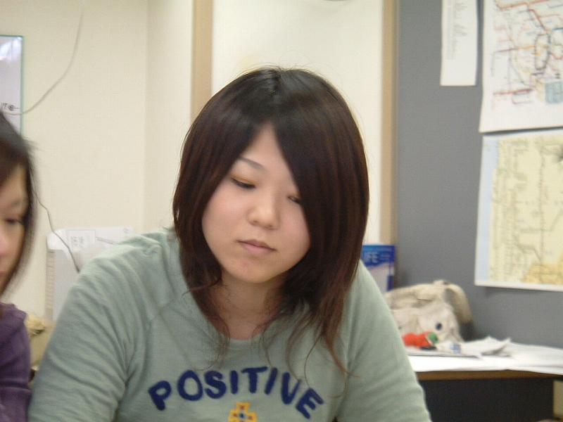 赤い窓の家、真剣036