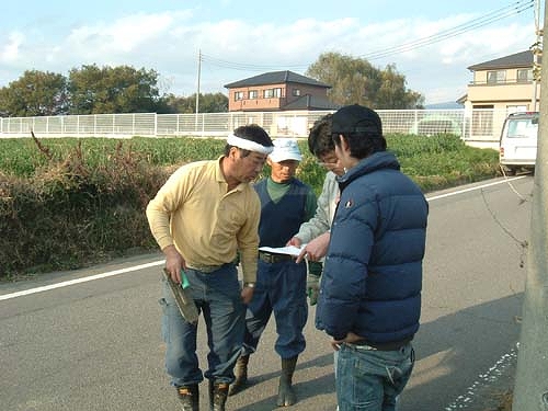 赤い窓の家、真剣042
