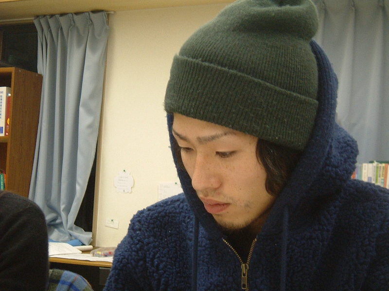 赤い窓の家、真剣043